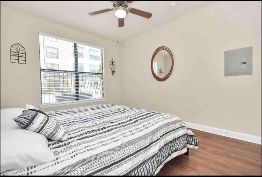 Luxury 1Bedroom/Pool View/ Galleria W/Study Desk Хьюстон Экстерьер фото